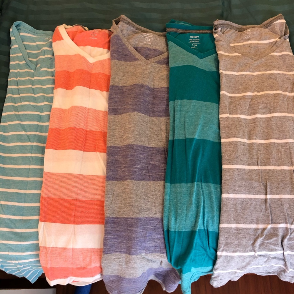 Bundle of 5 Old Navy t-shirts - large